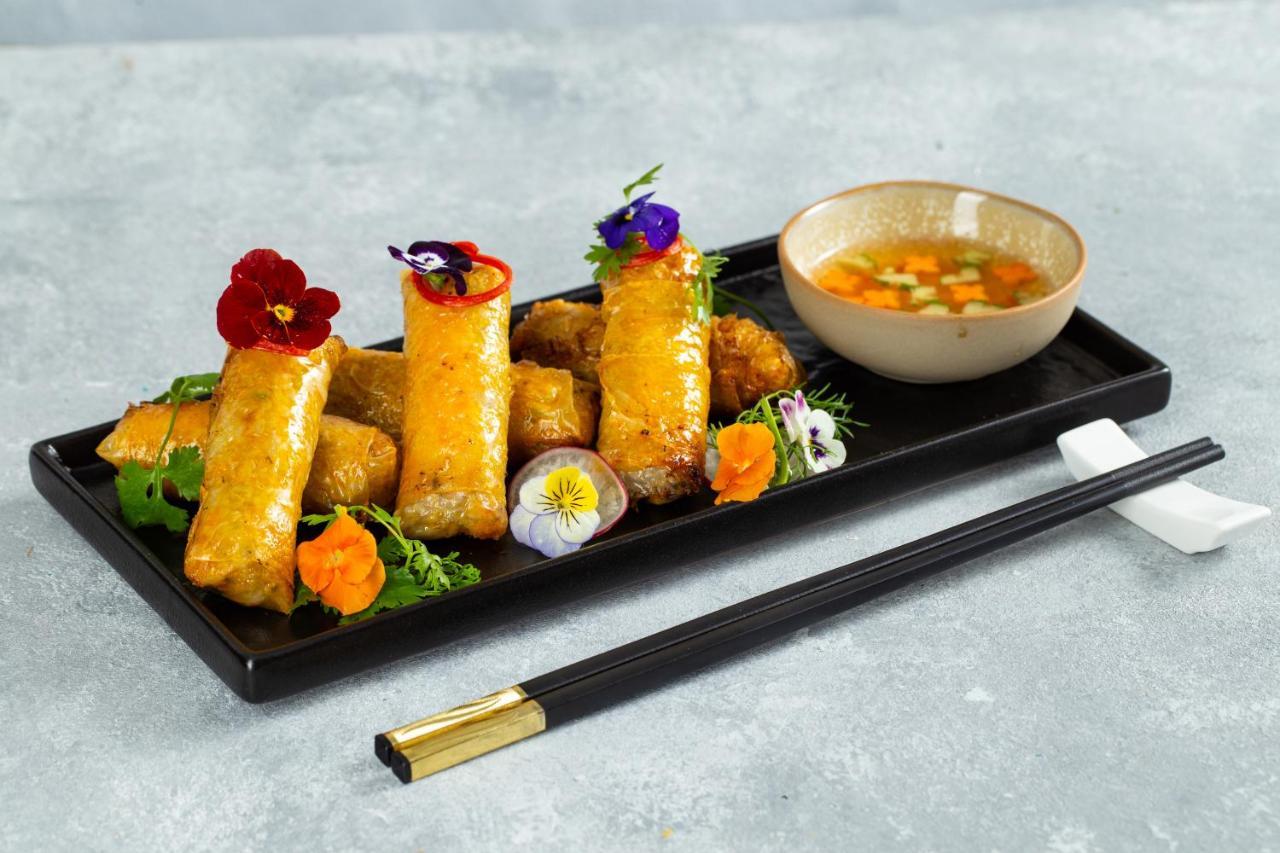 The Oriental Jade Hotel Hanoi Esterno foto A plate of Vietnamese spring rolls