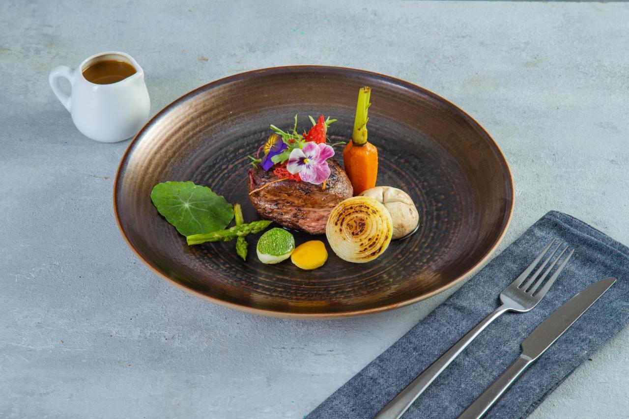 The Oriental Jade Hotel Hanoi Esterno foto A steak prepared with edible flowers
