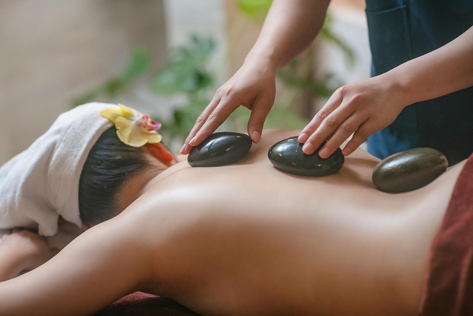 The Oriental Jade Hotel Hanoi Esterno foto Hot stone massage