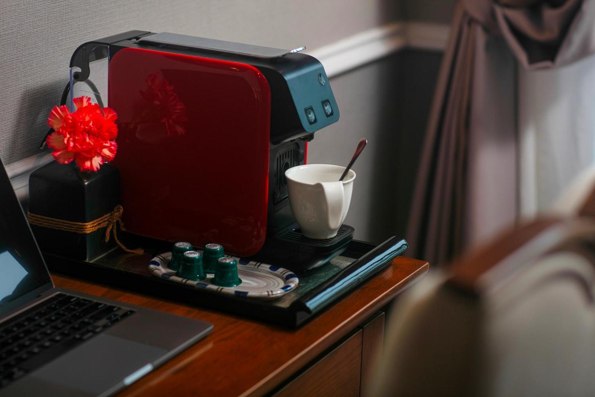 The Oriental Jade Hotel Hanoi Esterno foto A Nespresso coffee machine