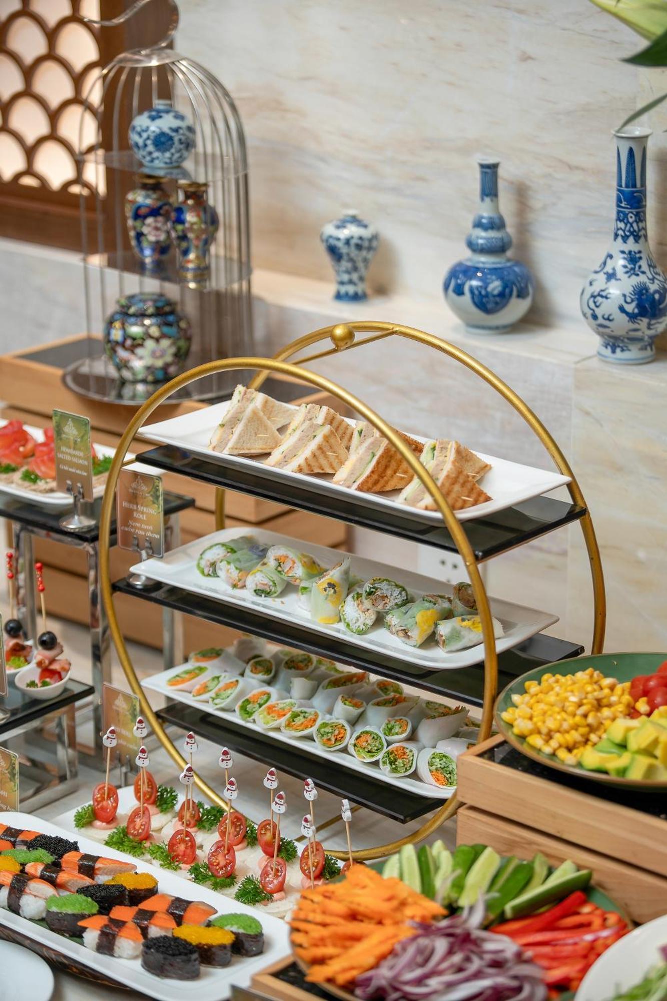 The Oriental Jade Hotel Hanoi Esterno foto A three-tiered serving tray