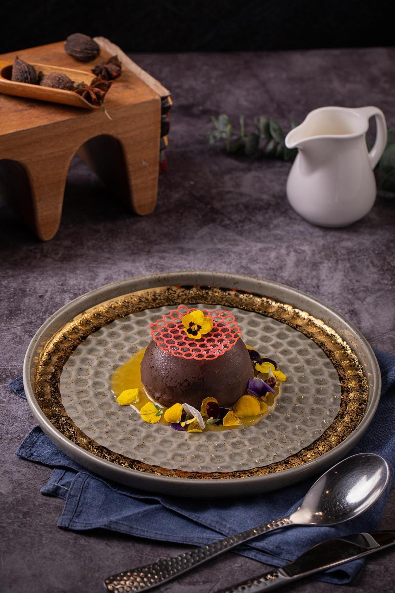 The Oriental Jade Hotel Hanoi Esterno foto A chocolate bomb