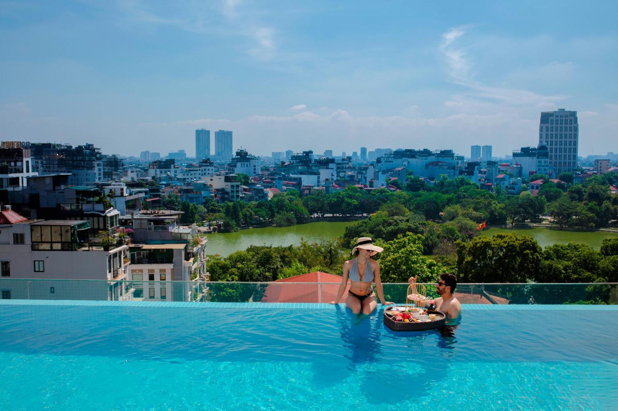 The Oriental Jade Hotel Hanoi Esterno foto View of West Lake from the hotel
